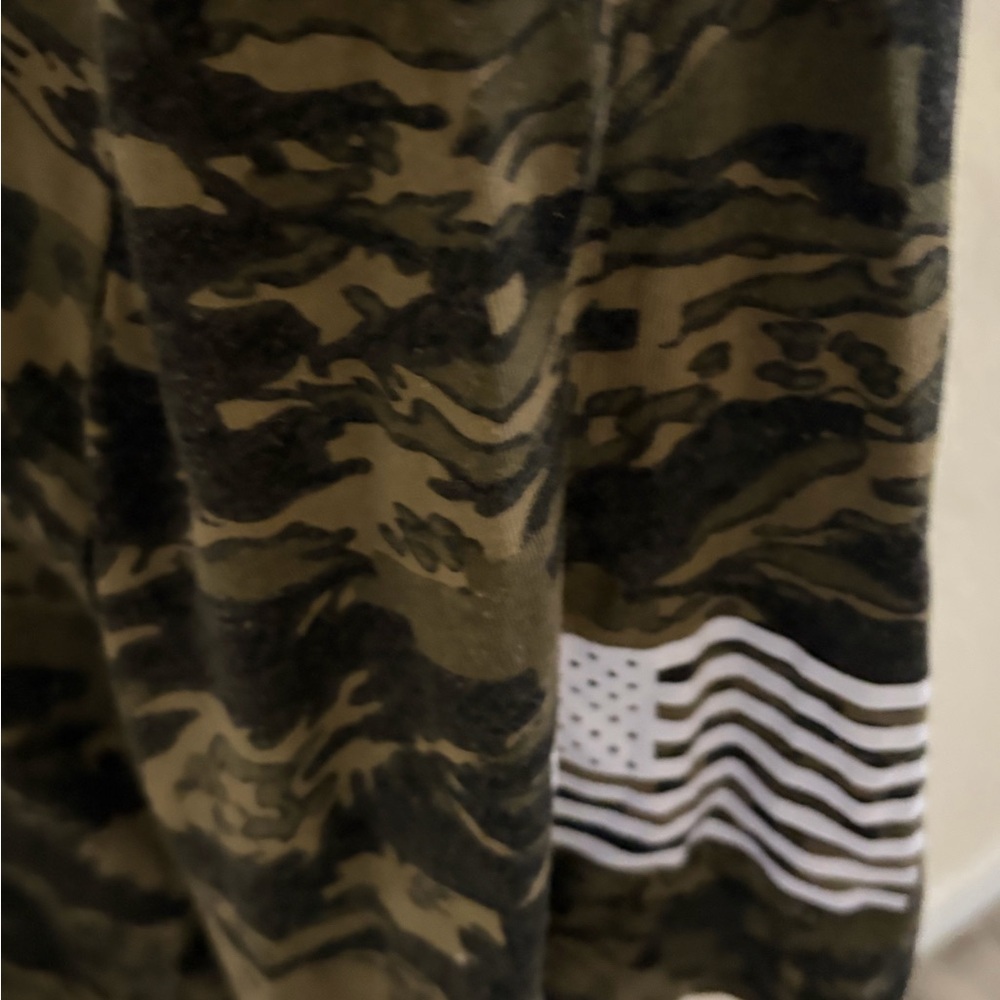 Men’s pre own Under Armour headgear size XL shirt camouflage USA - Picture 3 of 4